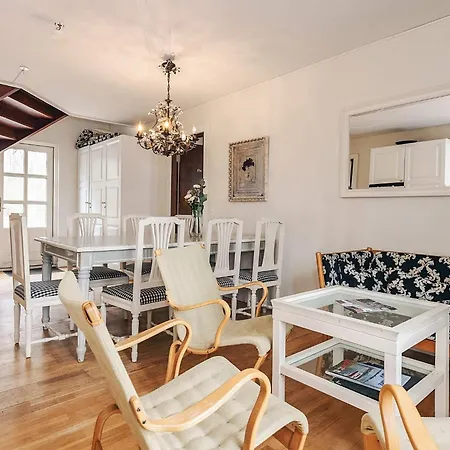 4 Star Spacious In *